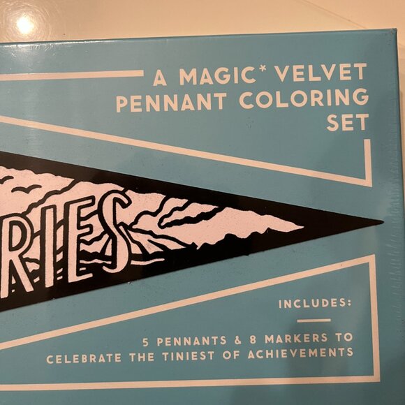 Snarky Velvet Pennant Coloring Kit with 5 Hangable Pennants and 8 Markers (new)x - Picture 5 of 12